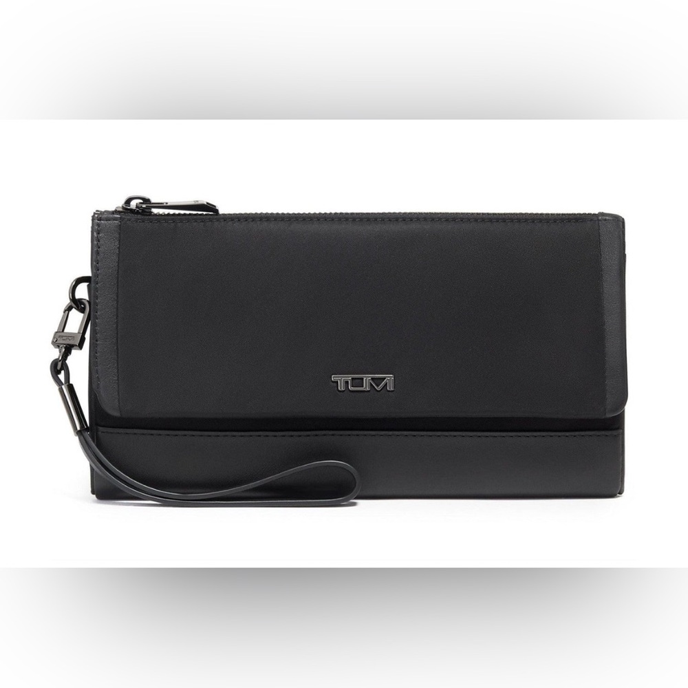 Tumi VOYAGEUR Travel Wallet in Black/Gunmetal